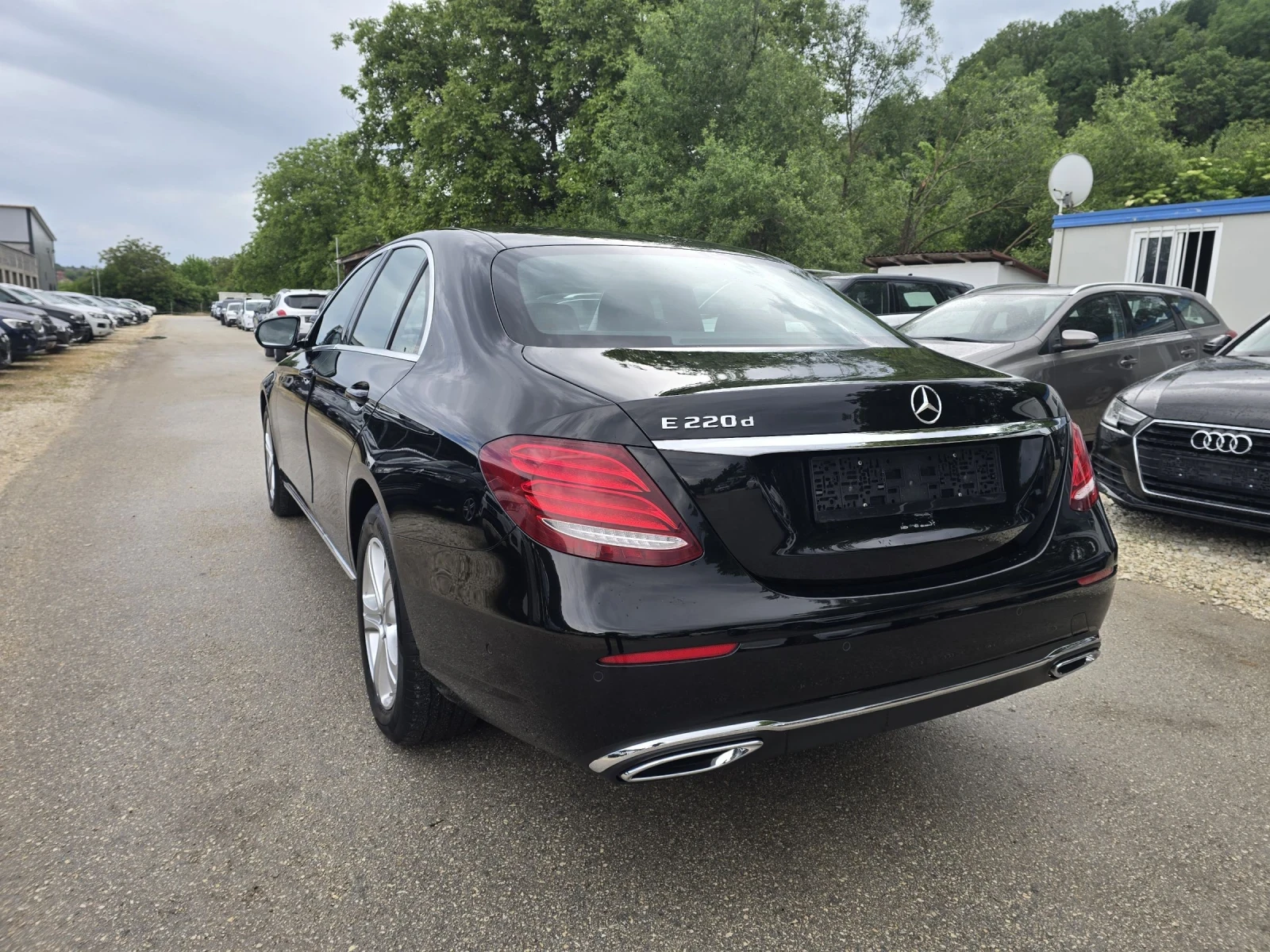 Mercedes-Benz E 220 D 194к.с Business Sport, снимка 3 - Автомобили и джипове - 53912471
