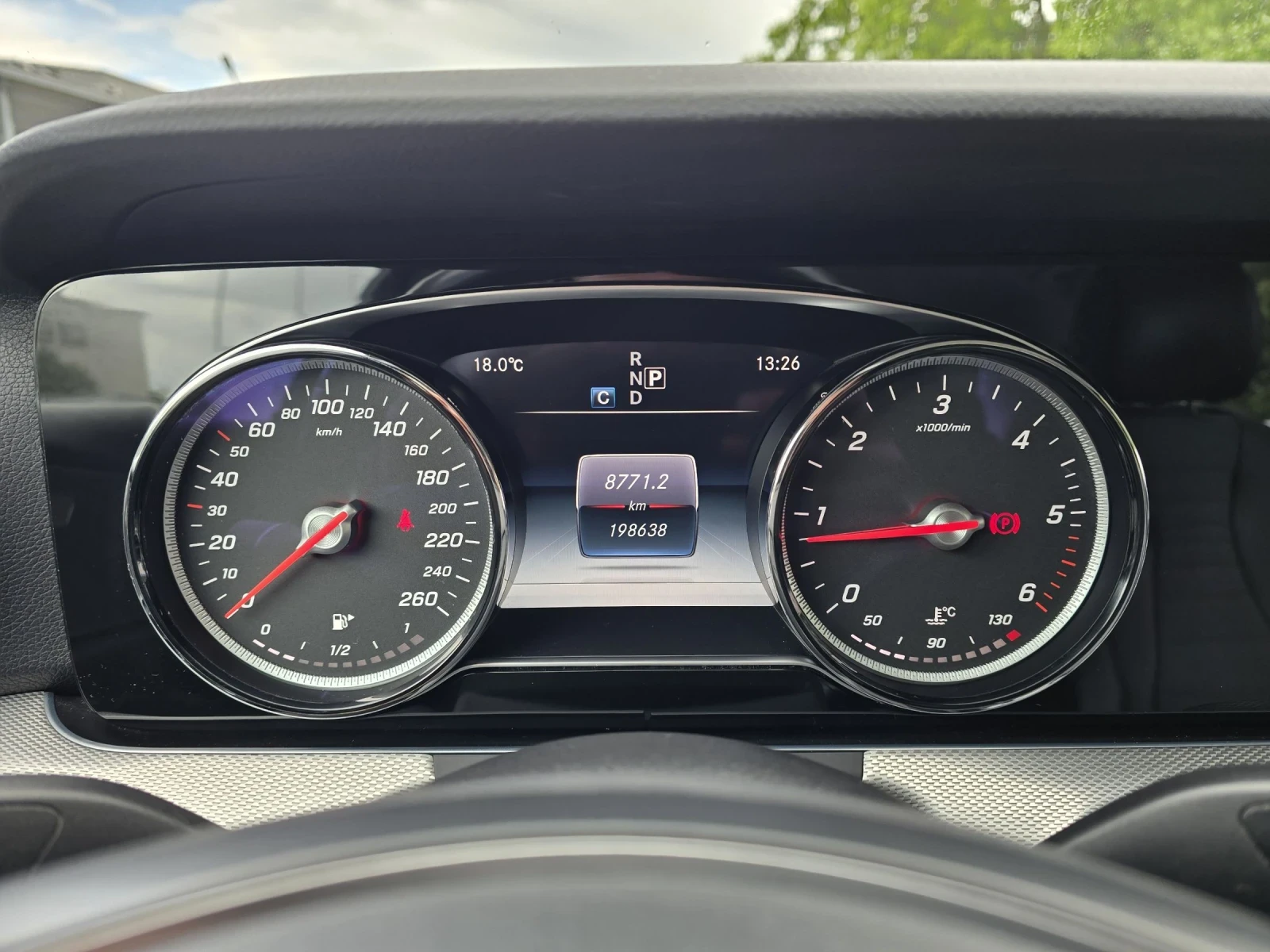 Mercedes-Benz E 220 D 194к.с Business Sport, снимка 17 - Автомобили и джипове - 53912471