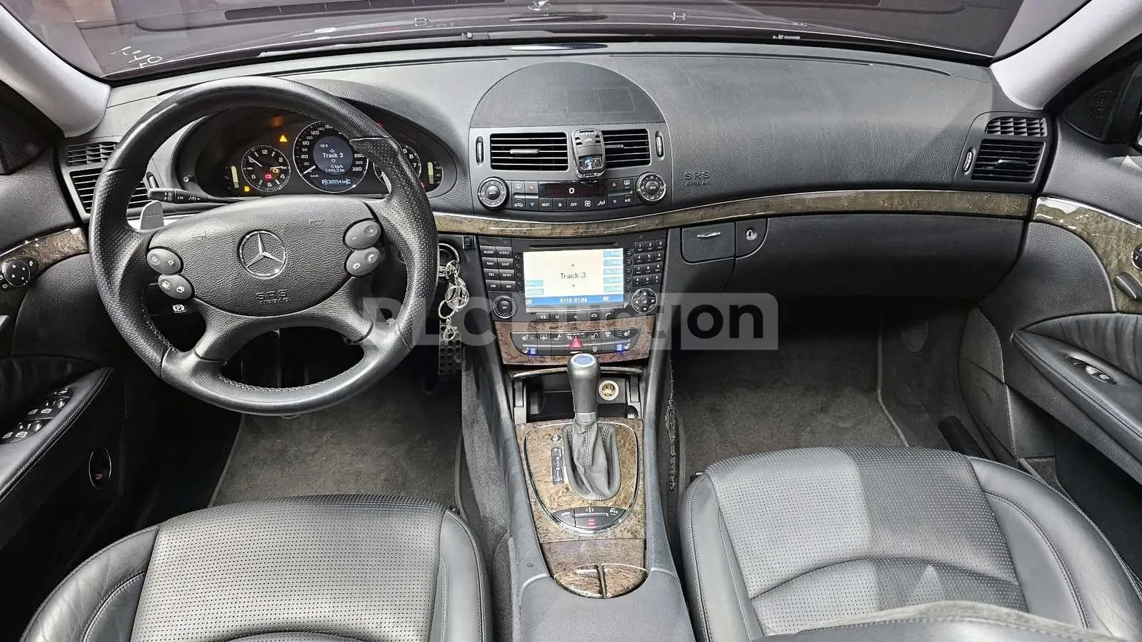Mercedes-Benz E 63 AMG * ПАНОРАМА * KEYLESS * Harman Kardon, снимка 7 - Автомобили и джипове - 54259870