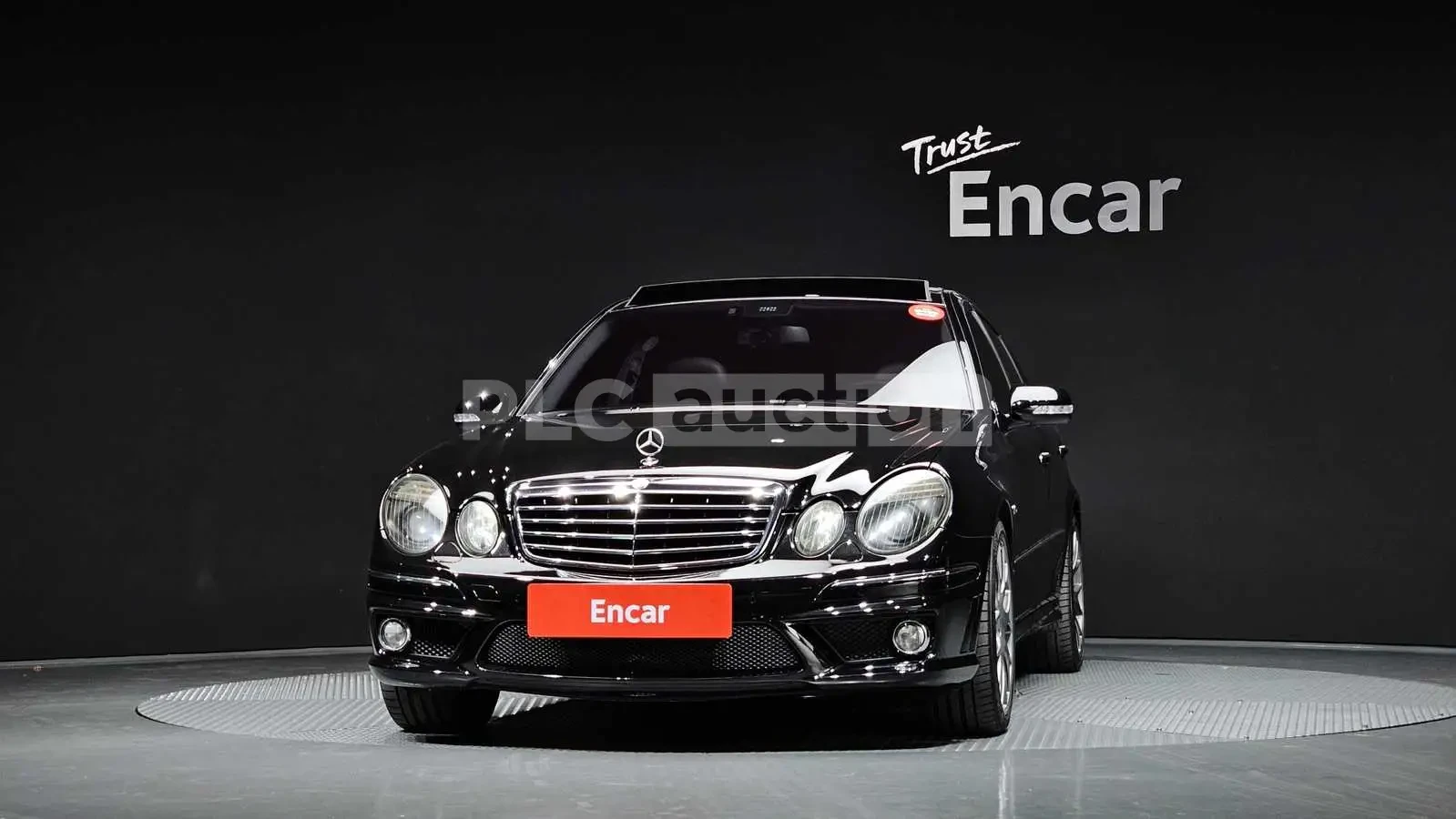 Mercedes-Benz E 63 AMG * ПАНОРАМА * KEYLESS * Harman Kardon, снимка 3 - Автомобили и джипове - 54259870