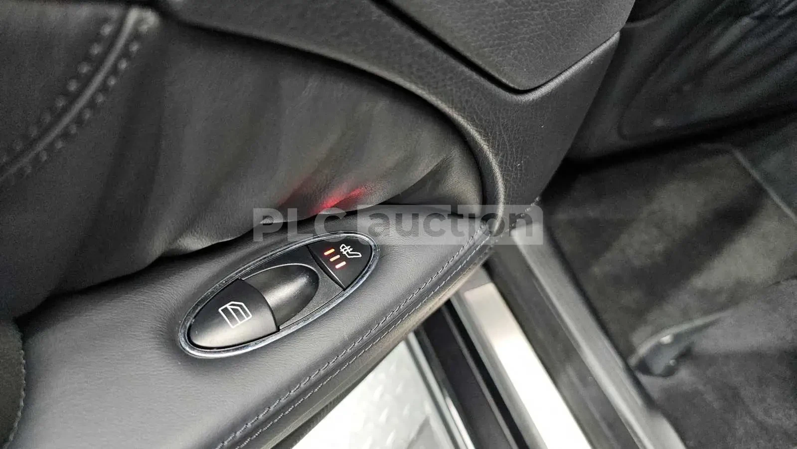 Mercedes-Benz E 63 AMG * ПАНОРАМА * KEYLESS * Harman Kardon, снимка 17 - Автомобили и джипове - 54259870