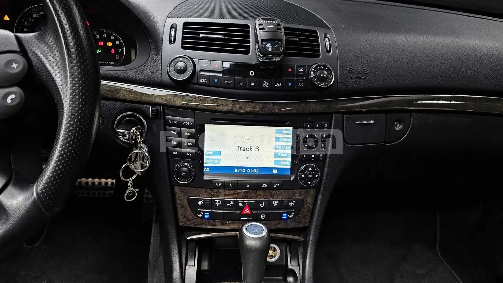 Mercedes-Benz E 63 AMG * ПАНОРАМА * KEYLESS * Harman Kardon, снимка 14 - Автомобили и джипове - 54259870