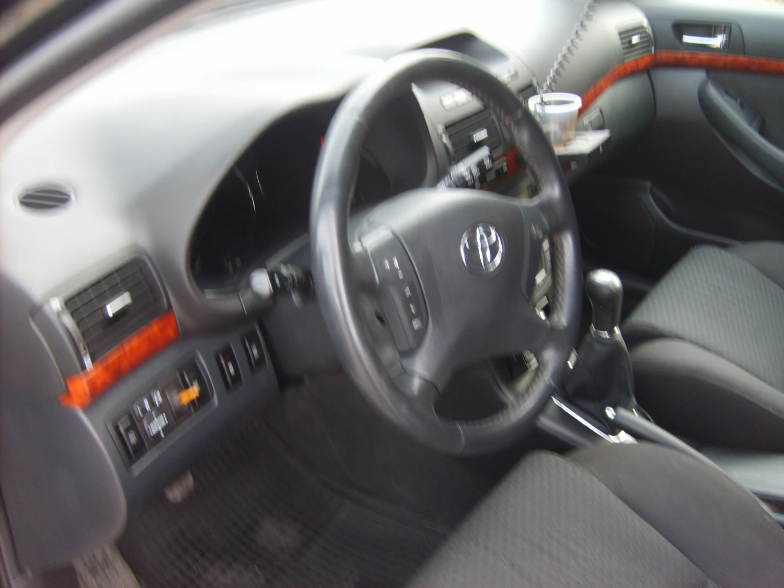 Toyota Avensis 2.O D4D, снимка 9 - Автомобили и джипове - 54797309