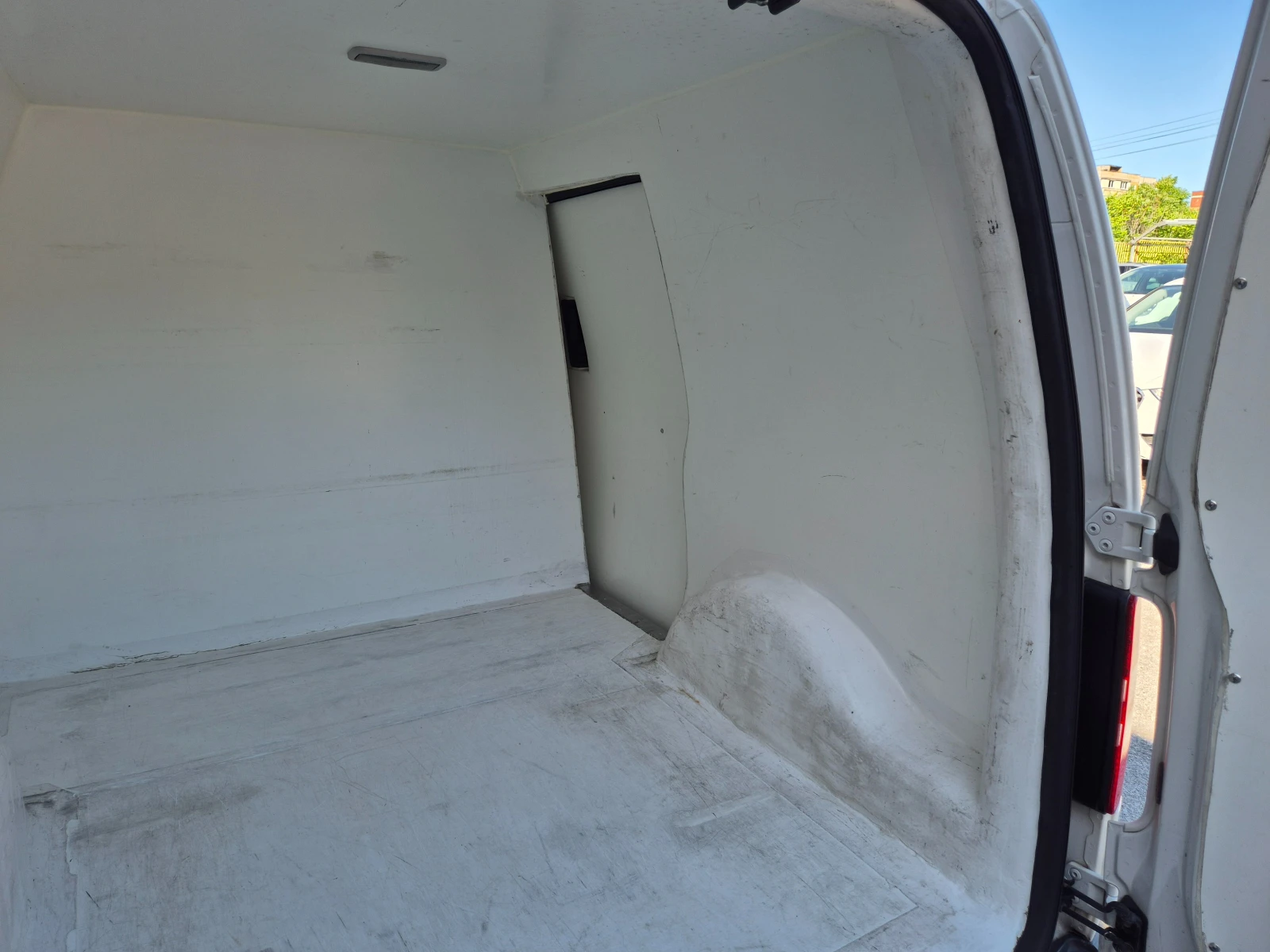 VW Caddy 1.2 TURBO GAS ITALY NAVI, снимка 8 - Автомобили и джипове - 54904253