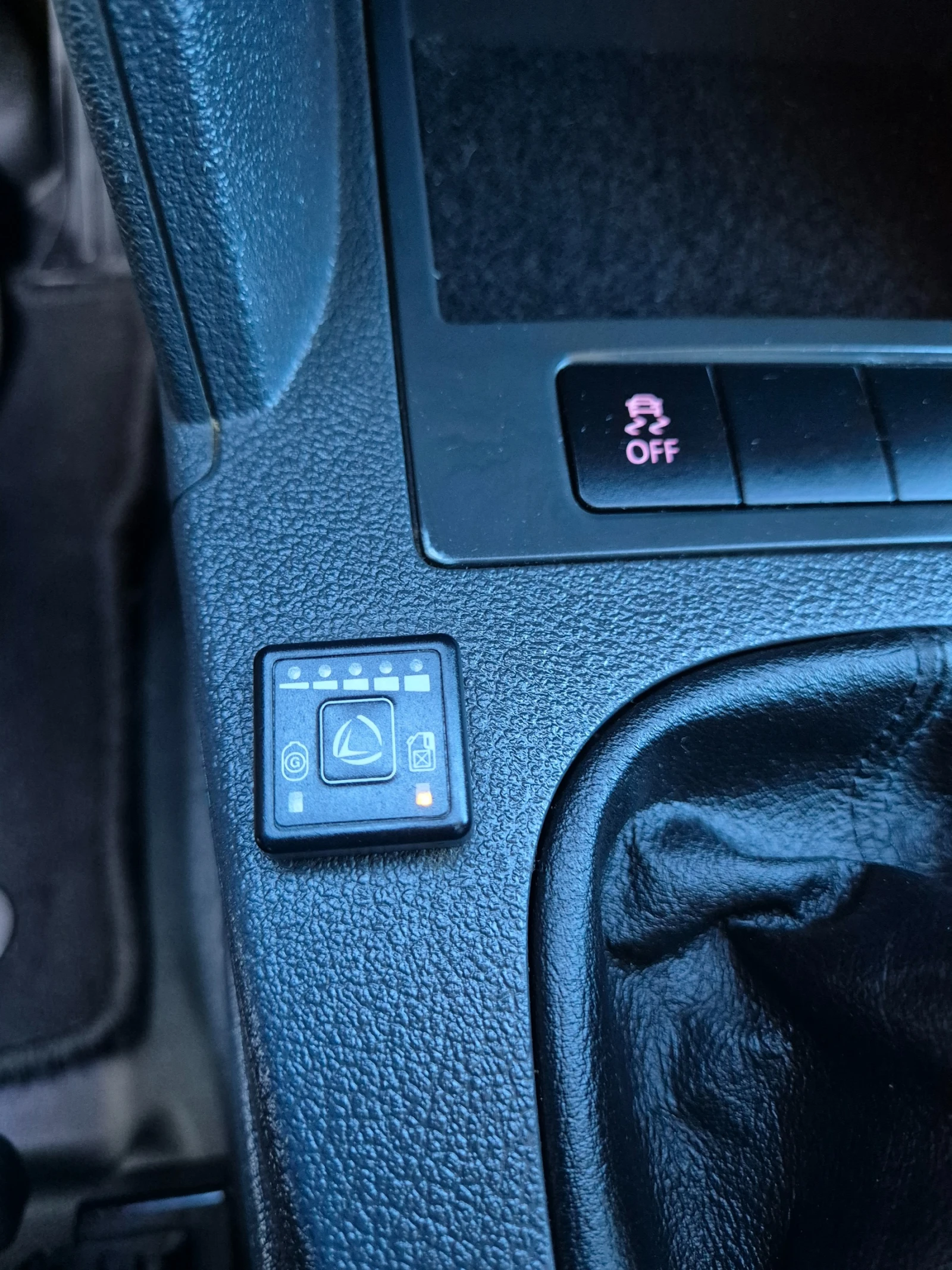 VW Caddy 1.2 TURBO GAS ITALY NAVI, снимка 14 - Автомобили и джипове - 54904253