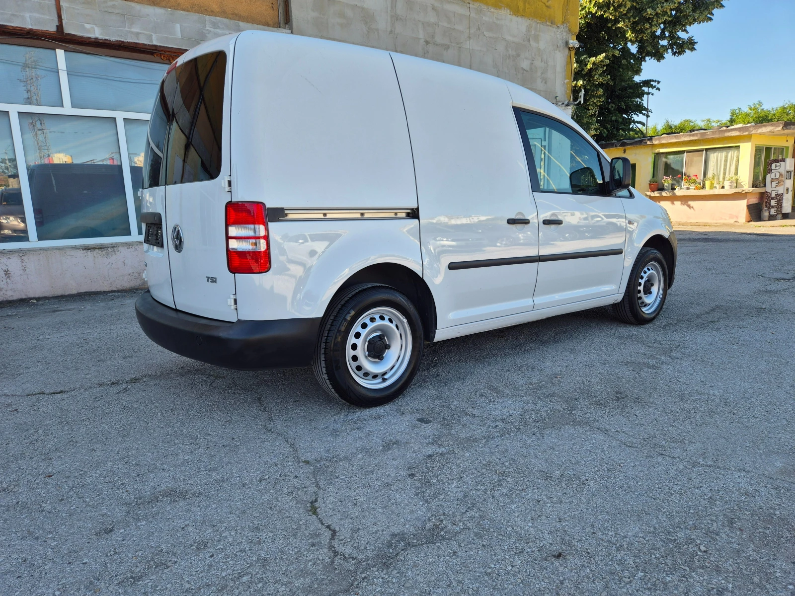 VW Caddy 1.2 TURBO GAS ITALY NAVI, снимка 17 - Автомобили и джипове - 54904253