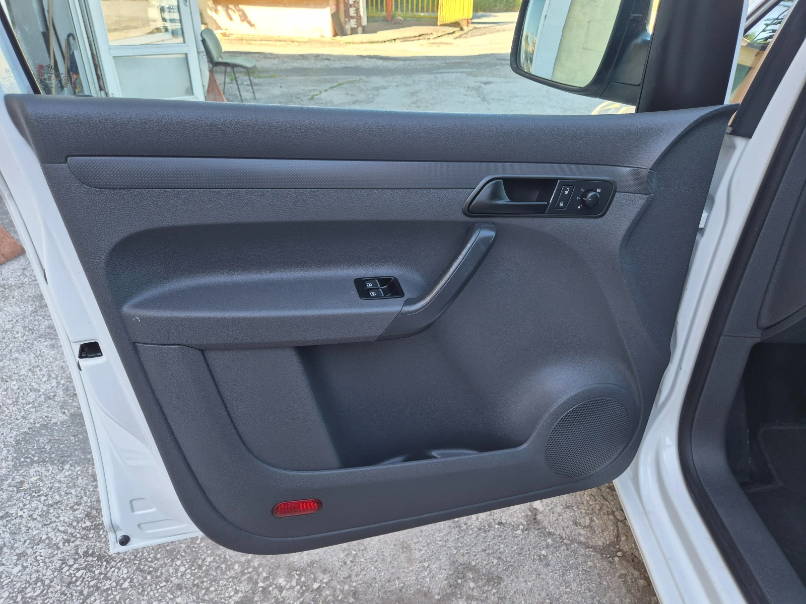 VW Caddy 1.2 TURBO GAS ITALY NAVI, снимка 10 - Автомобили и джипове - 54904253