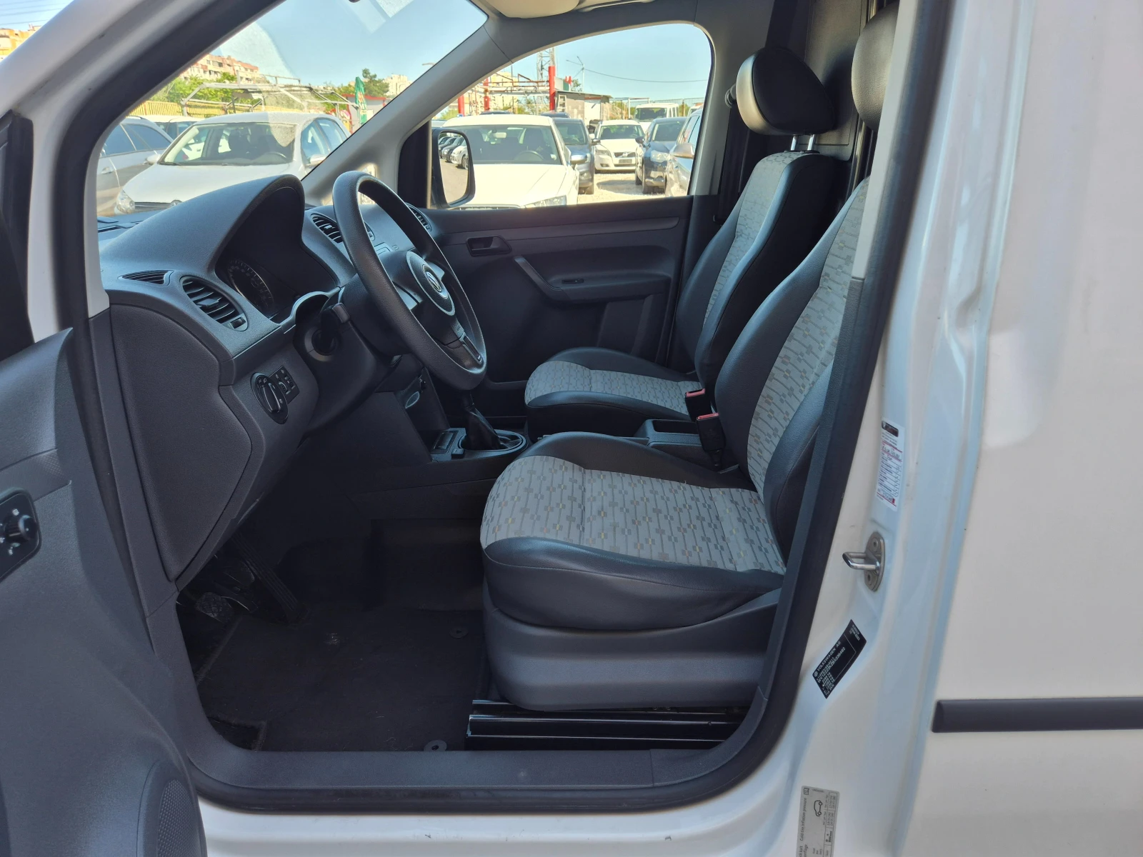 VW Caddy 1.2 TURBO GAS ITALY NAVI, снимка 11 - Автомобили и джипове - 54904253