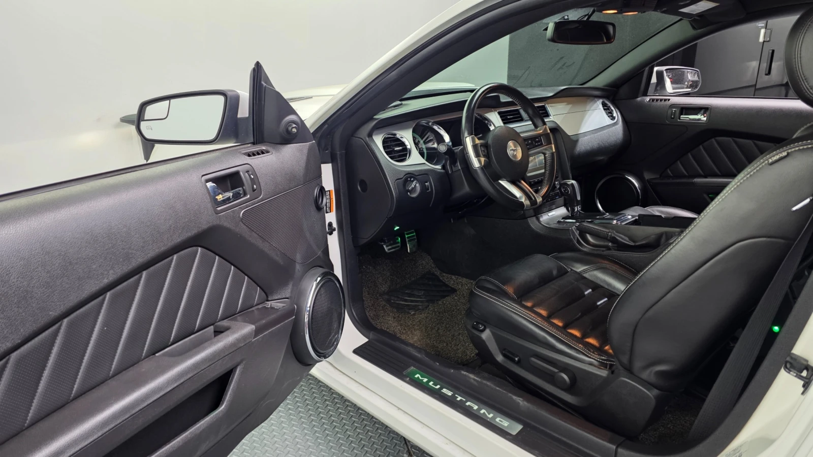 Ford Mustang Coupe 3.7 V6 | Exhaust Tuned, снимка 9 - Автомобили и джипове - 54914610