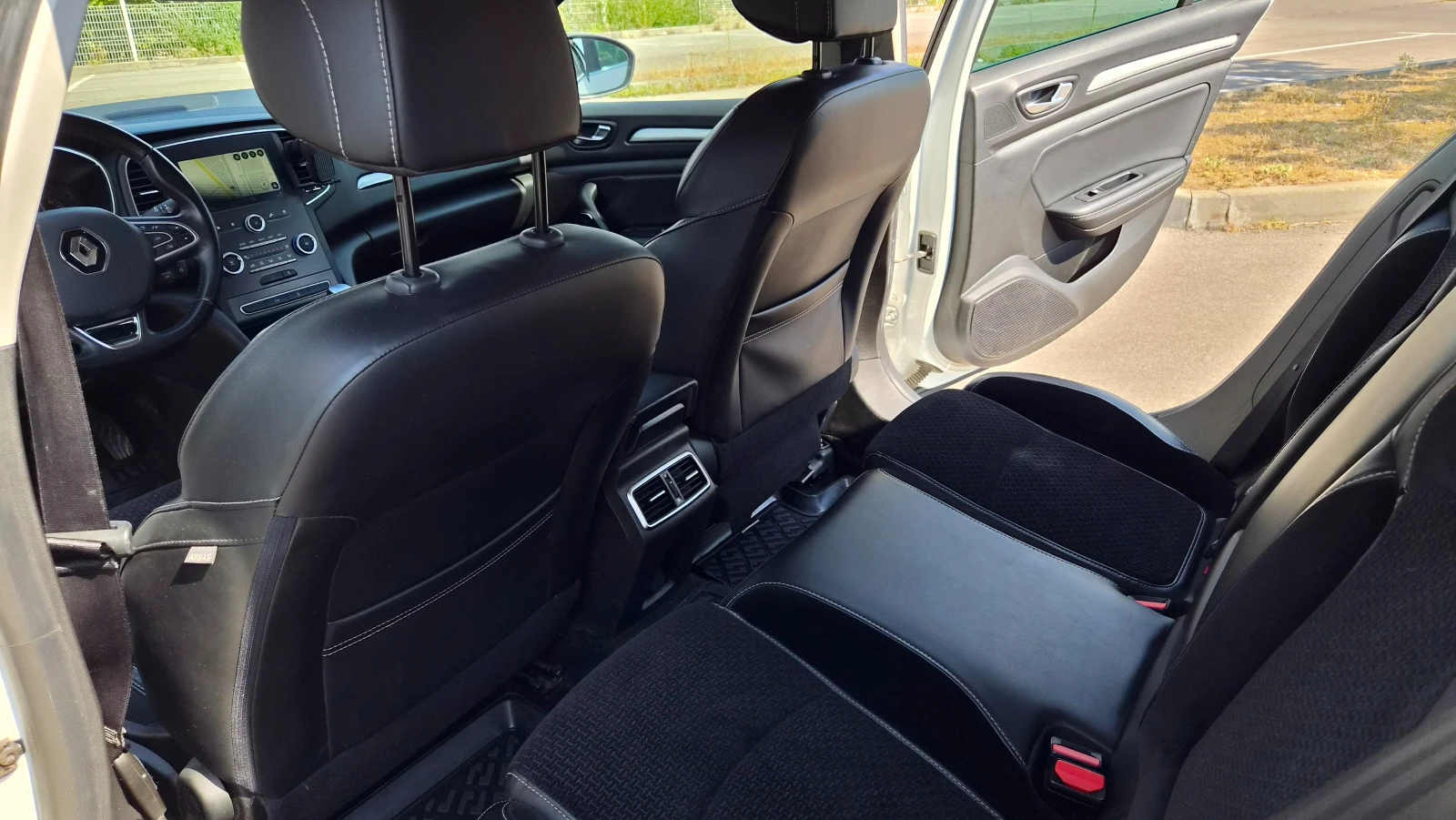 Renault Megane IV Grandtour 1.5 dCi, снимка 8 - Автомобили и джипове - 55777023