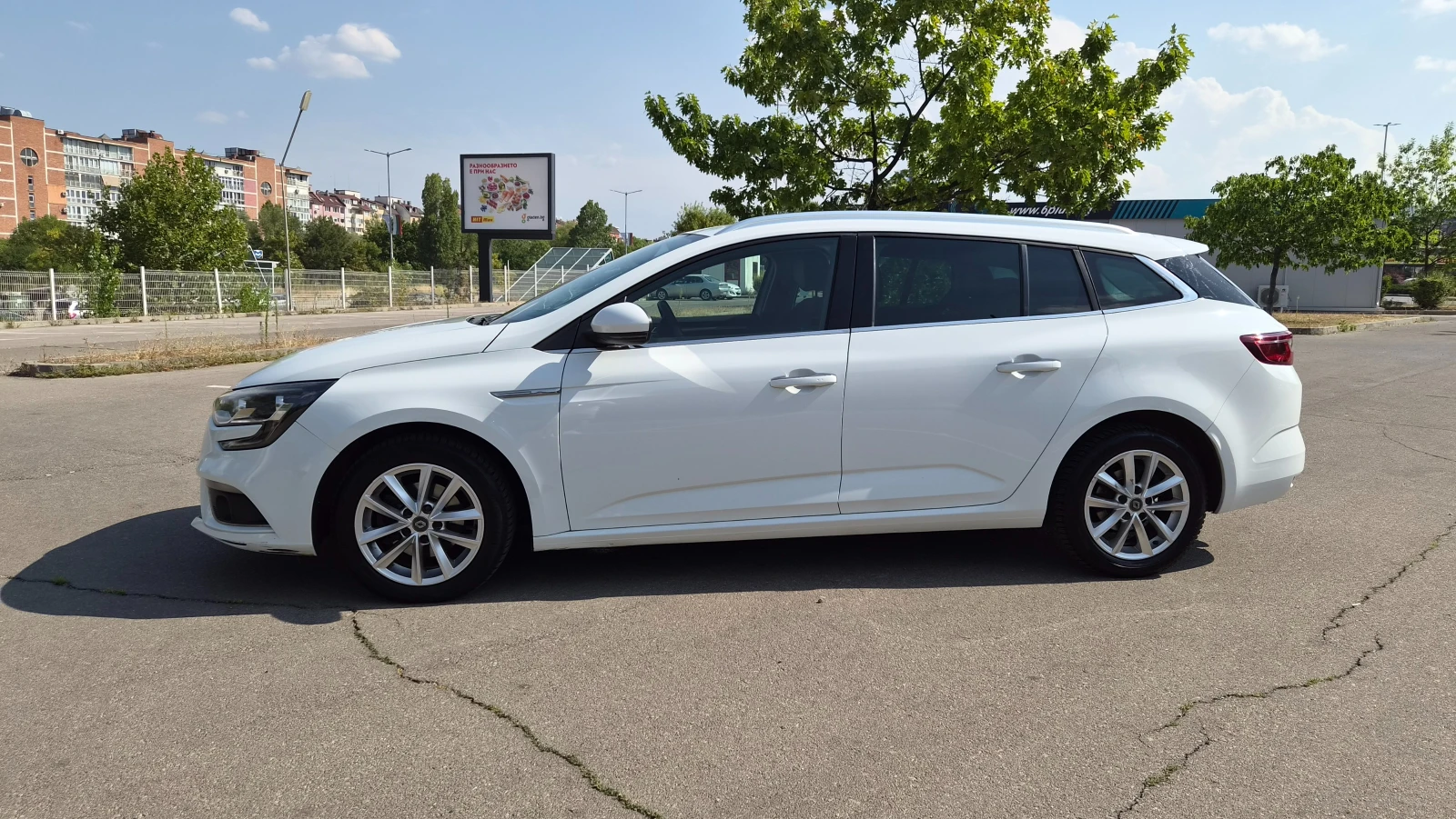Renault Megane IV Grandtour 1.5 dCi, снимка 2 - Автомобили и джипове - 55777023