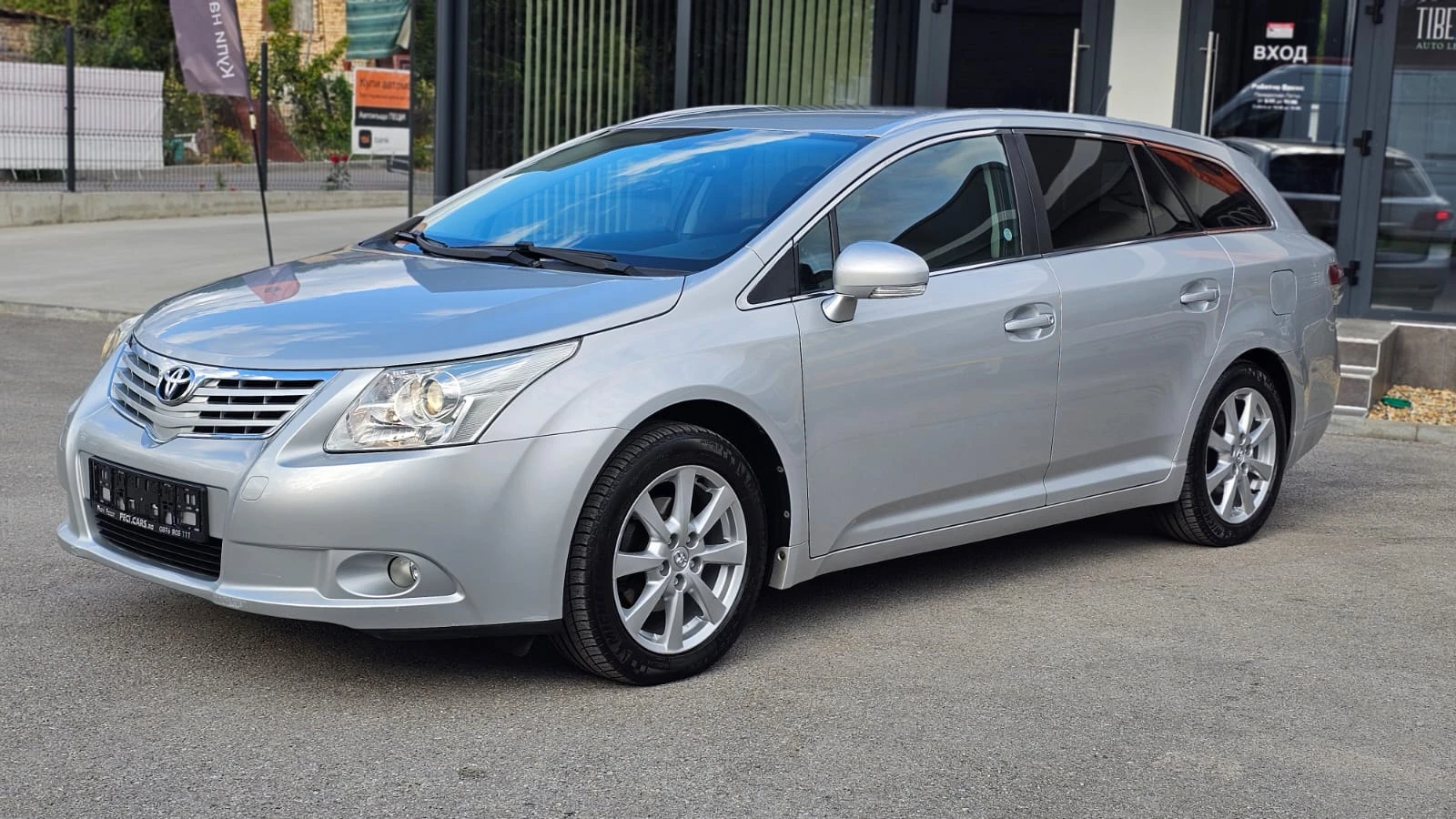 Toyota Avensis 2.0i 6SP CH-2комп. Джанти-ПЪЛНА ИСТОРИЯ-ЛИЗИНГ, снимка 3 - Автомобили и джипове - 56214589