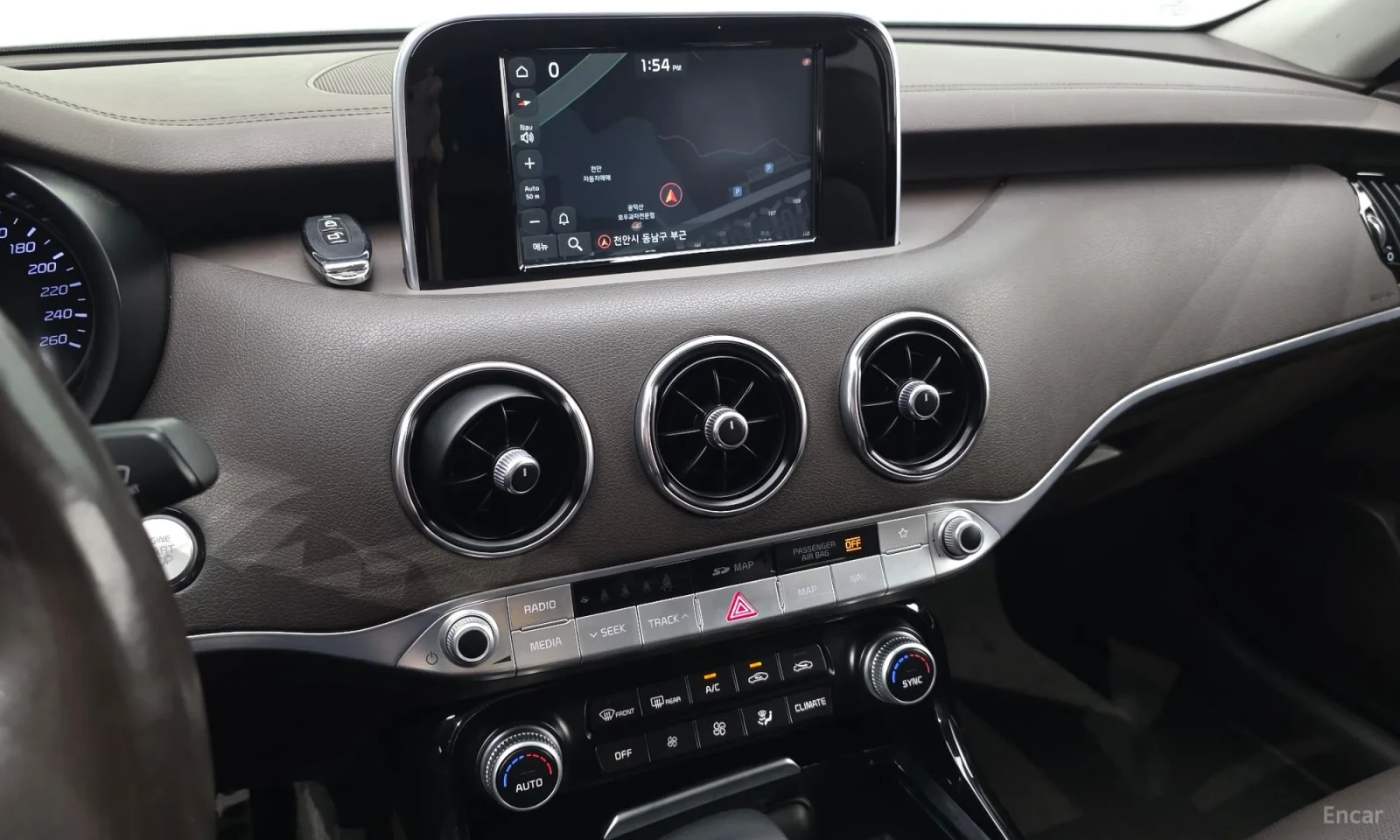 Kia Stinger 2.0Turbo\AWD\Кафяв салон, снимка 14 - Автомобили и джипове - 56327648