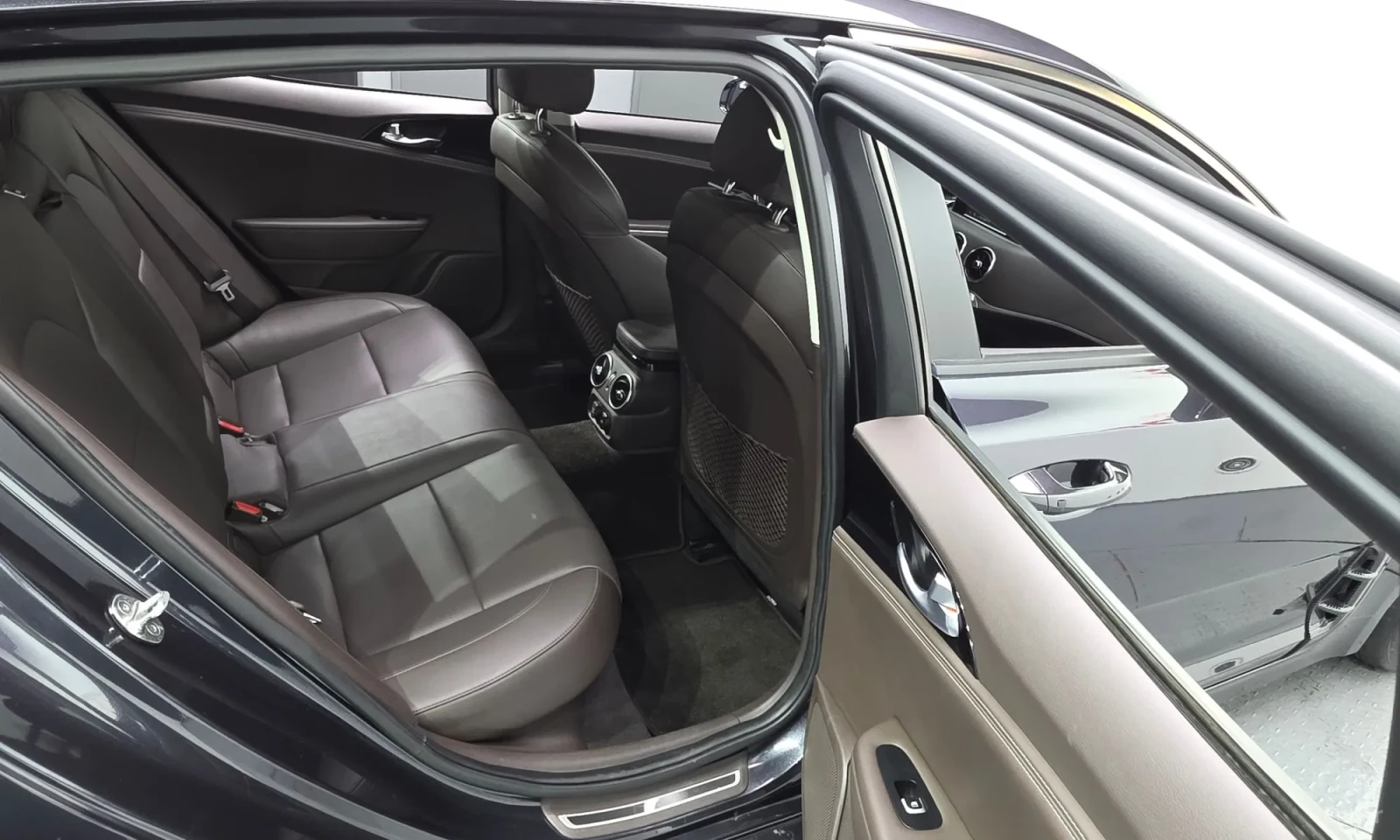Kia Stinger 2.0Turbo\AWD\Кафяв салон, снимка 11 - Автомобили и джипове - 56327648
