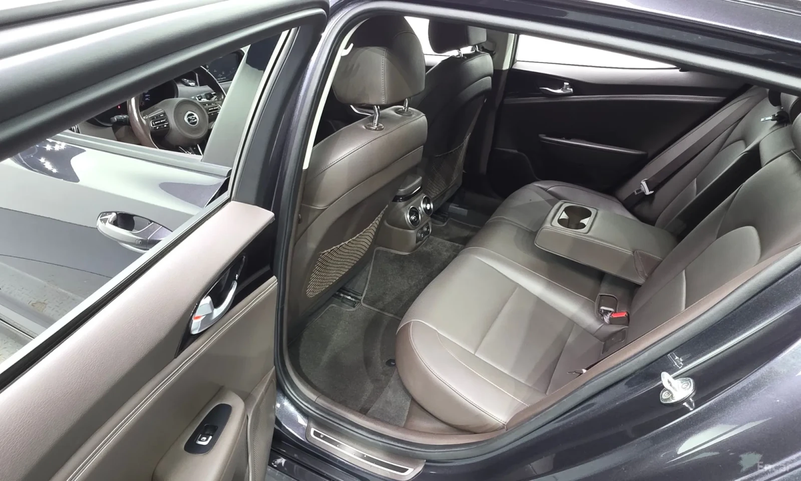 Kia Stinger 2.0Turbo\AWD\Кафяв салон, снимка 12 - Автомобили и джипове - 56327648