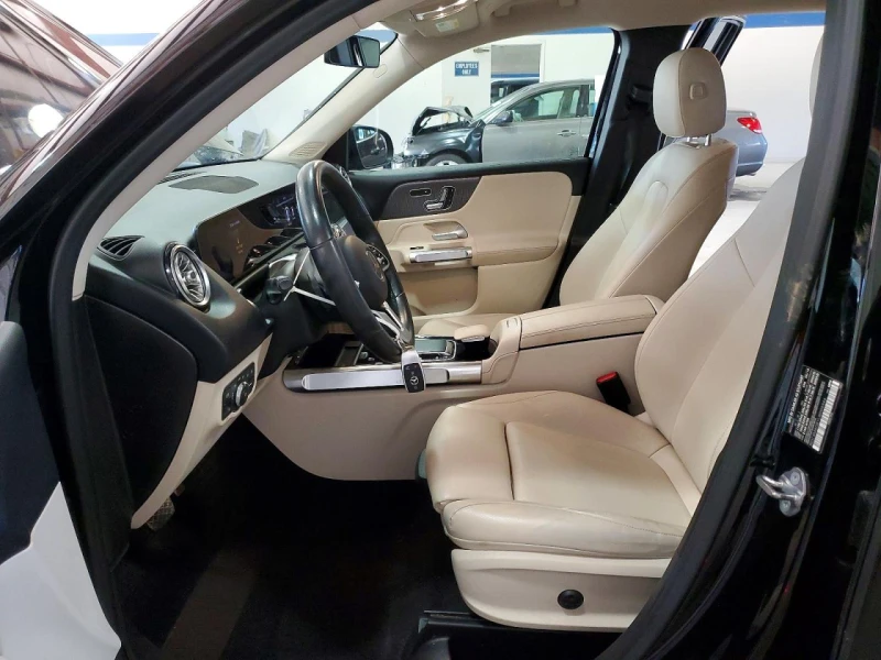 Mercedes-Benz GLB ДИСТРОНИК* ДИГИТАЛ* ПОДГРЕВИ* БЕЖАВА КОЖА* , снимка 7 - Автомобили и джипове - 53597913