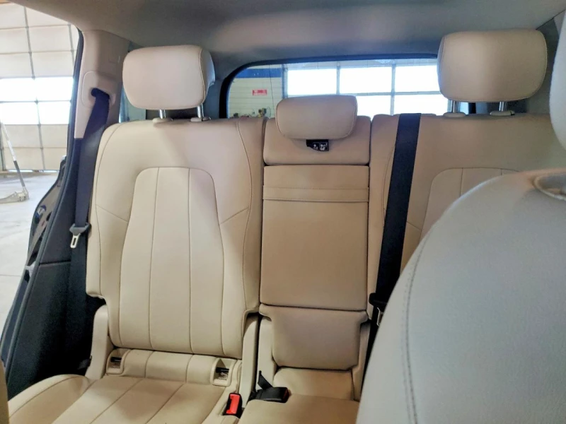 Mercedes-Benz GLB ДИСТРОНИК* ДИГИТАЛ* ПОДГРЕВИ* БЕЖАВА КОЖА* , снимка 10 - Автомобили и джипове - 53597913