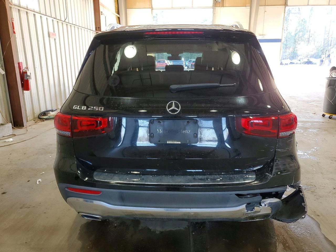 Mercedes-Benz GLB ДИСТРОНИК* ДИГИТАЛ* ПОДГРЕВИ* БЕЖАВА КОЖА*  - изображение 6