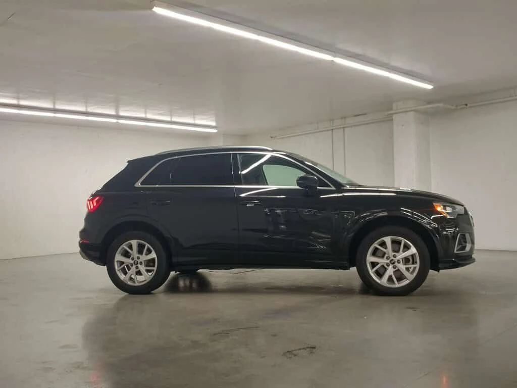 Audi Q3 * PROGRESSIV QUATTRO TOIT PANO| CRAPLAY| CAMERA * , снимка 3 - Автомобили и джипове - 53875644