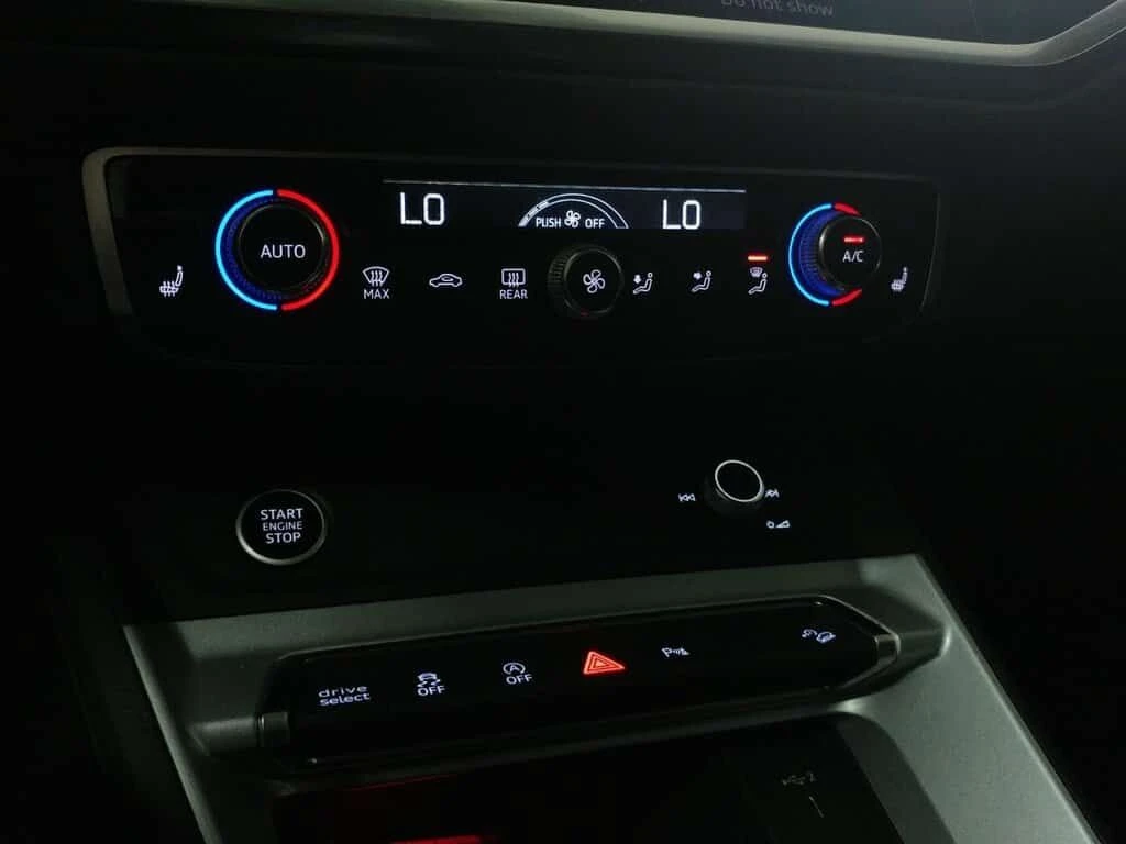 Audi Q3 * PROGRESSIV QUATTRO TOIT PANO| CRAPLAY| CAMERA * , снимка 12 - Автомобили и джипове - 53875644