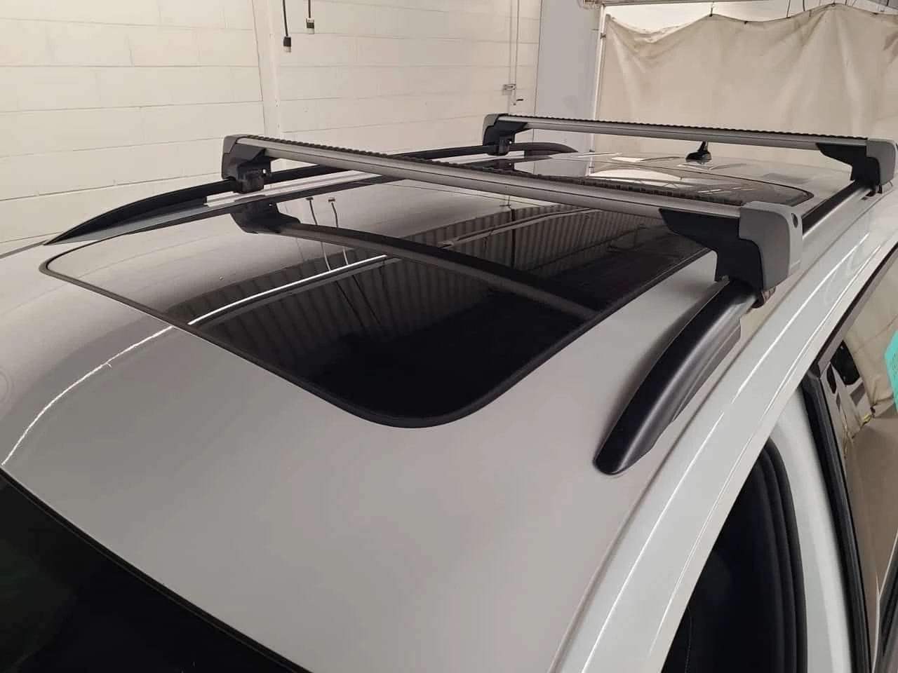 VW Tiguan R LINE BLACK EDITION| PANO| AMBIENT| 2 КЛЮЧА| , снимка 6 - Автомобили и джипове - 53972125