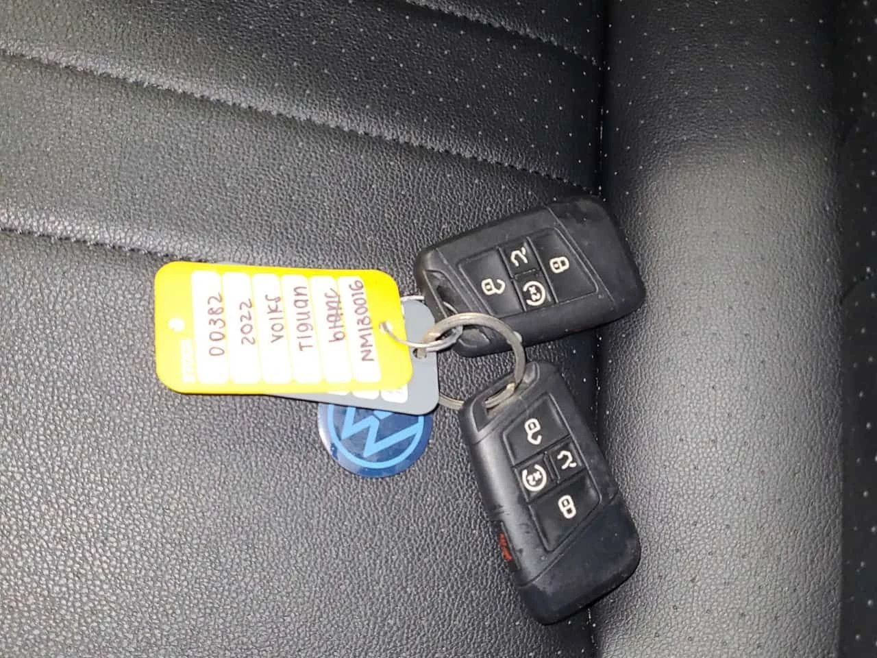 VW Tiguan R LINE BLACK EDITION| PANO| AMBIENT| 2 КЛЮЧА| , снимка 17 - Автомобили и джипове - 53972125