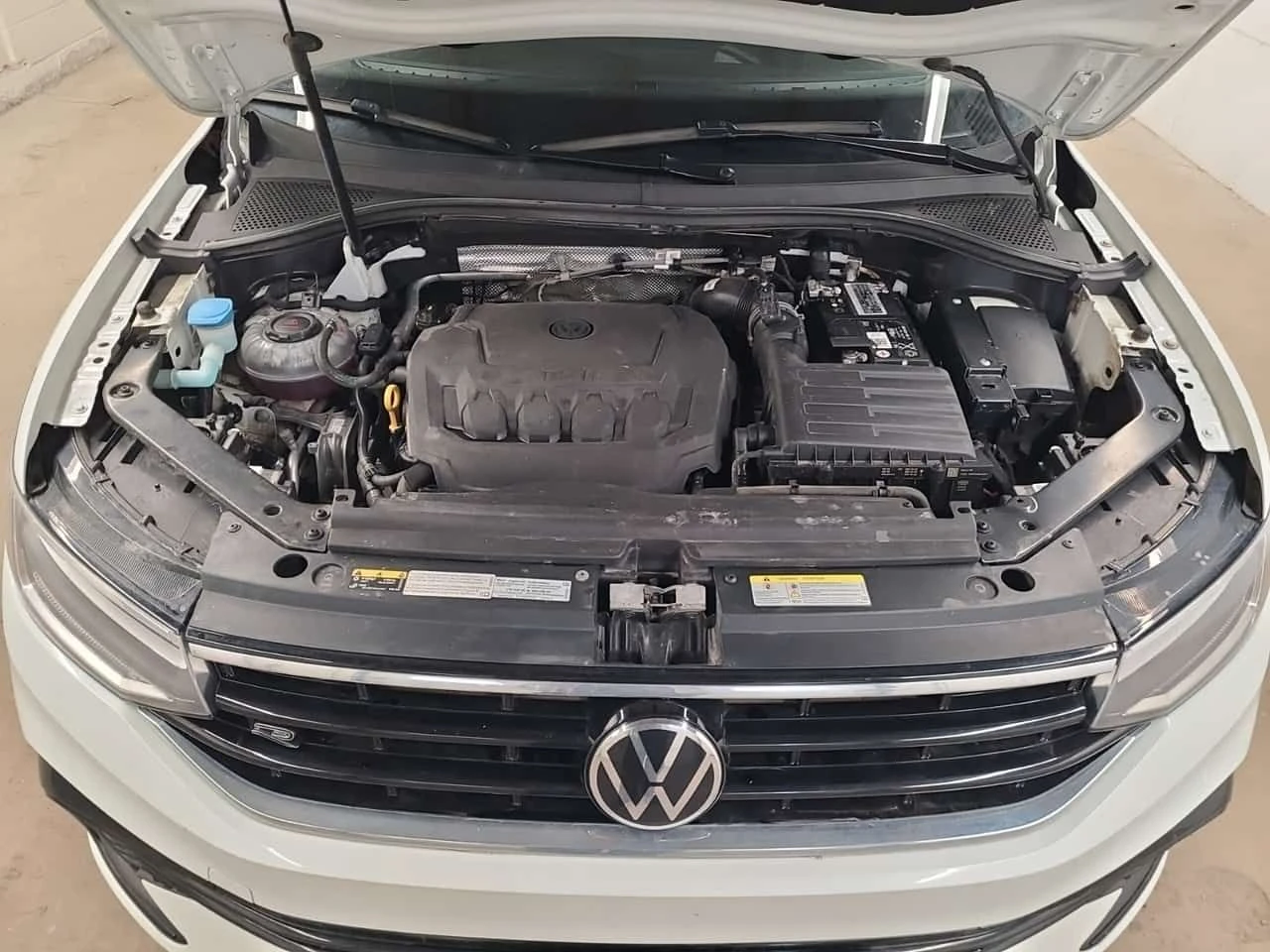 VW Tiguan R LINE BLACK EDITION| PANO| AMBIENT| 2 КЛЮЧА| , снимка 7 - Автомобили и джипове - 53972125