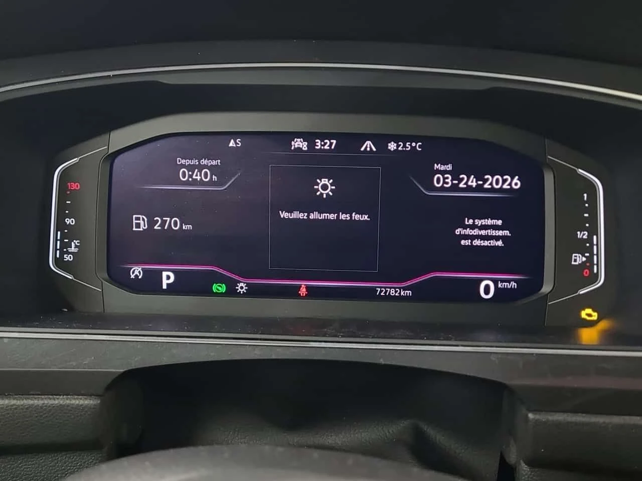 VW Tiguan R LINE BLACK EDITION| PANO| AMBIENT| 2 КЛЮЧА| , снимка 10 - Автомобили и джипове - 53972125