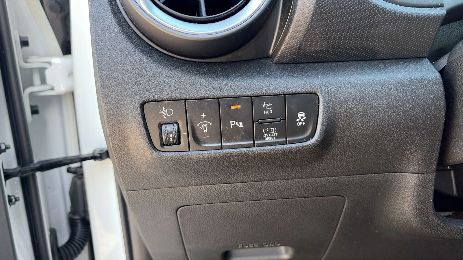 Hyundai Kona HEV 1.6 DCT XClass, снимка 13 - Автомобили и джипове - 54142788