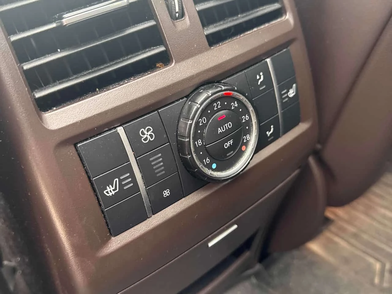 Mercedes-Benz GLS 450 * Designo * CARFAX * , снимка 10 - Автомобили и джипове - 55184221