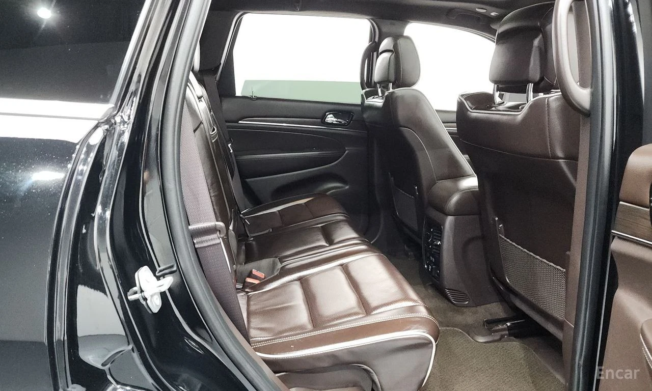 Jeep Grand cherokee 3.6* V6* 8ZF* OVERLAND* ДИСТРОНИК* ОБДУХВАНЕ* КАМЕ, снимка 15 - Автомобили и джипове - 55390534