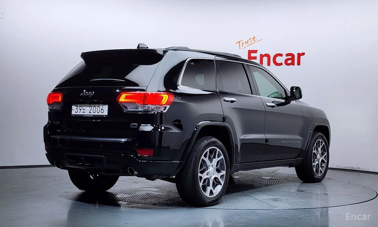 Jeep Grand cherokee 3.6* V6* 8ZF* OVERLAND* ДИСТРОНИК* ОБДУХВАНЕ* КАМЕ, снимка 2 - Автомобили и джипове - 55390534