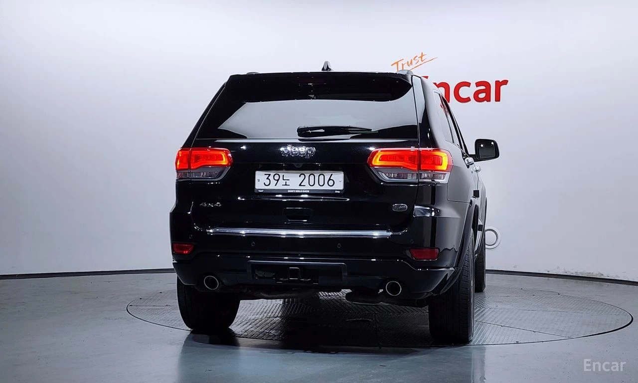 Jeep Grand cherokee 3.6* V6* 8ZF* OVERLAND* ДИСТРОНИК* ОБДУХВАНЕ* КАМЕ, снимка 4 - Автомобили и джипове - 55390534