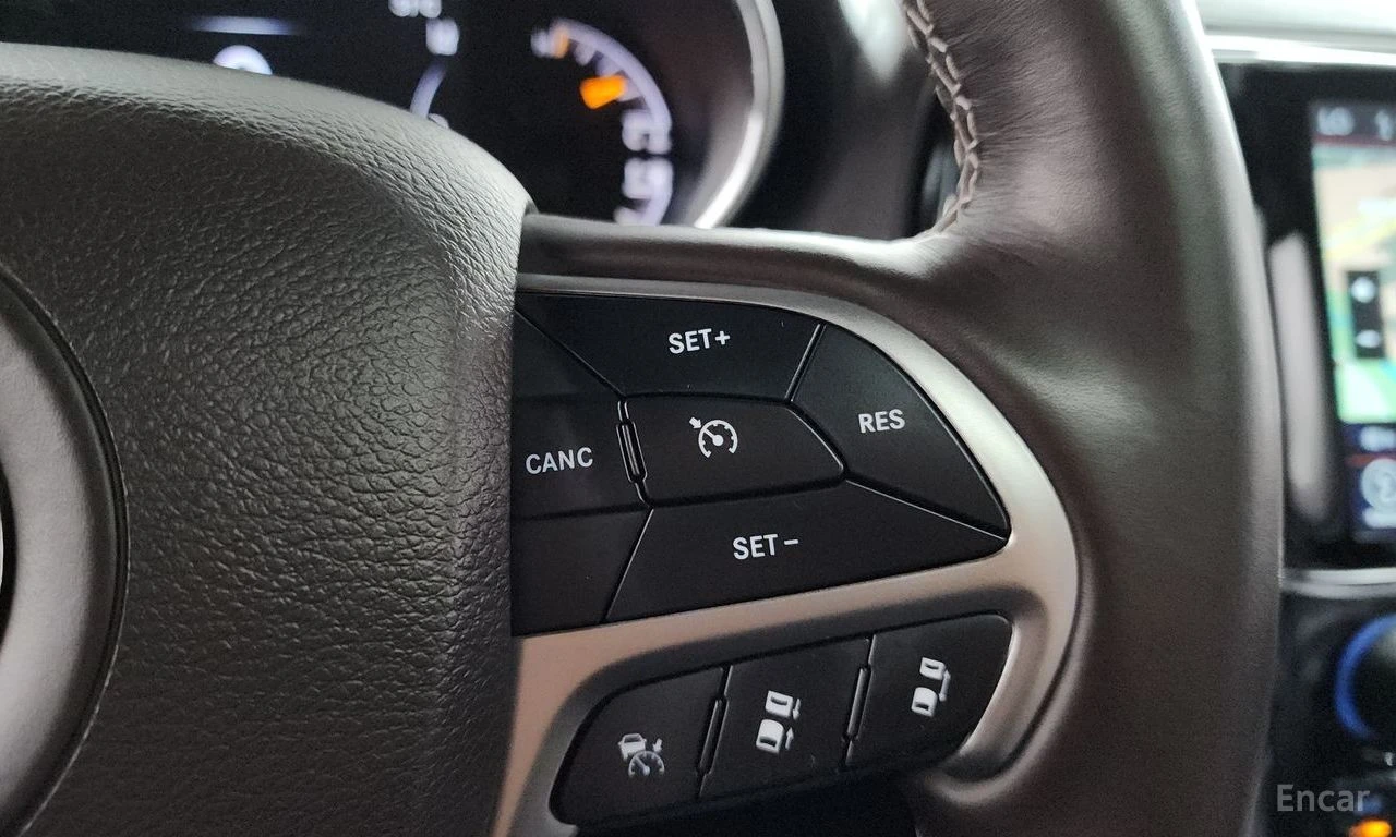 Jeep Grand cherokee 3.6* V6* 8ZF* OVERLAND* ДИСТРОНИК* ОБДУХВАНЕ* КАМЕ, снимка 8 - Автомобили и джипове - 55390534