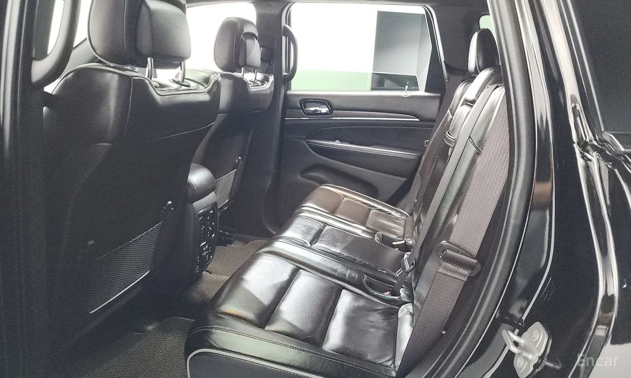 Jeep Grand cherokee 3.6* V6* 8ZF* OVERLAND* ДИСТРОНИК* ОБДУХВАНЕ* КАМЕ, снимка 16 - Автомобили и джипове - 55390534