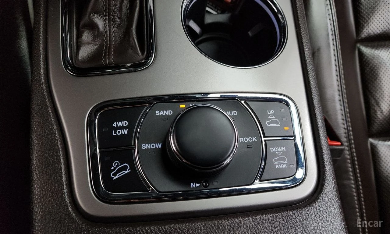 Jeep Grand cherokee 3.6* V6* 8ZF* OVERLAND* ДИСТРОНИК* ОБДУХВАНЕ* КАМЕ, снимка 11 - Автомобили и джипове - 55390534