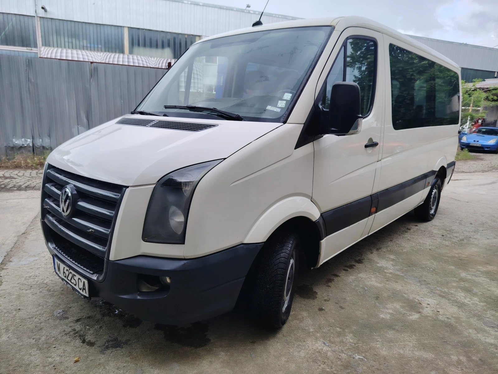 VW Crafter 2.5 пътнически, снимка 6 - Бусове и автобуси - 54654344