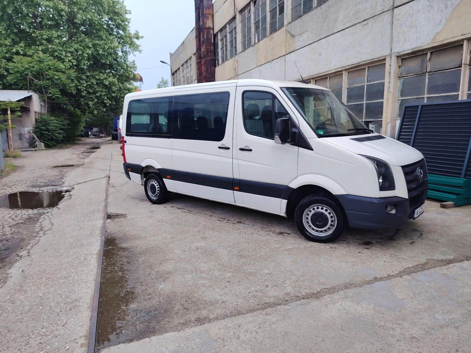 VW Crafter 2.5 пътнически, снимка 2 - Бусове и автобуси - 54654344
