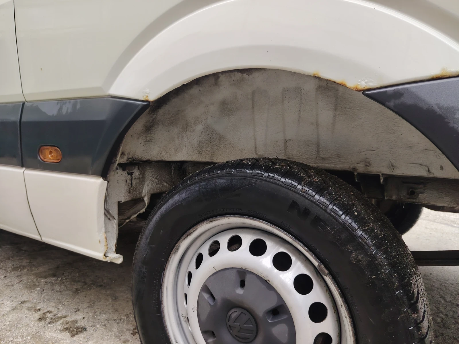 VW Crafter 2.5 пътнически, снимка 5 - Бусове и автобуси - 54654344