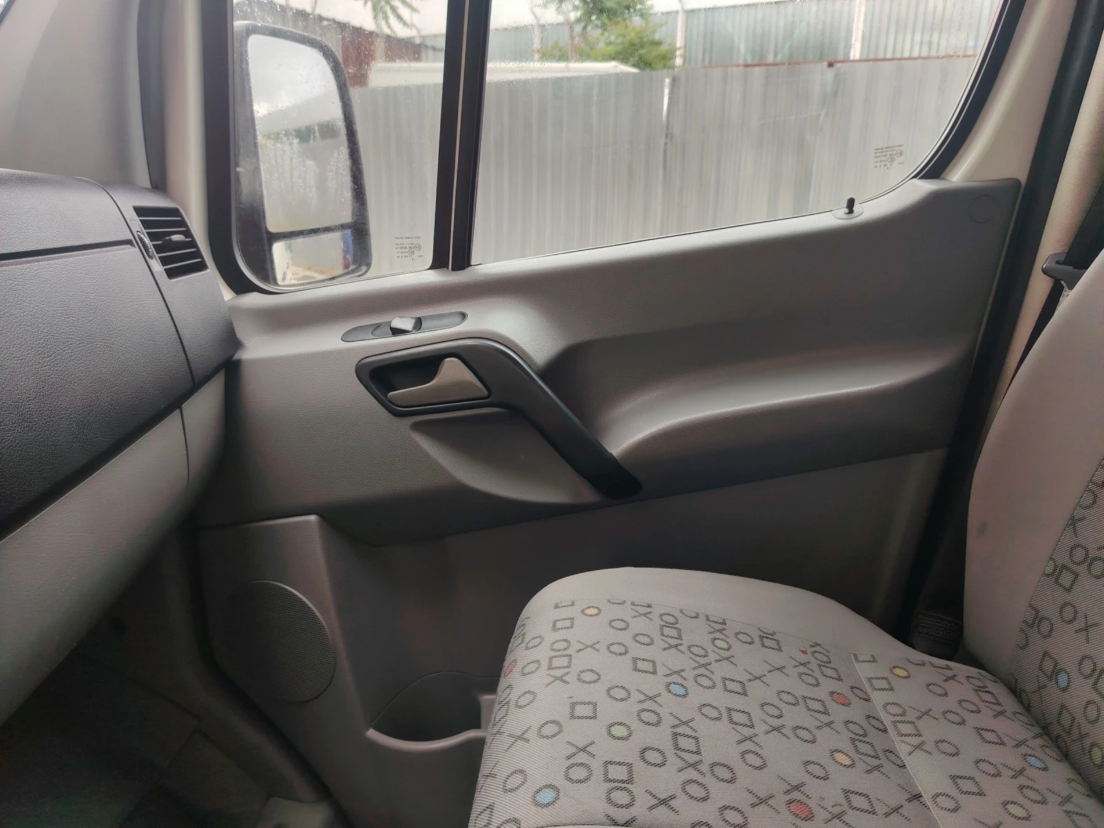 VW Crafter 2.5 пътнически, снимка 12 - Бусове и автобуси - 54654344