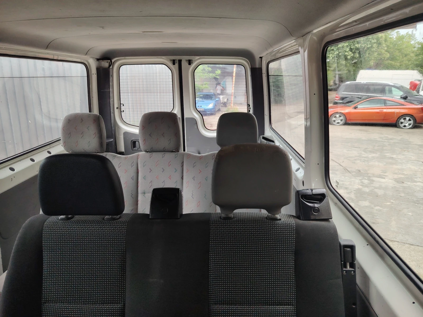 VW Crafter 2.5 пътнически, снимка 9 - Бусове и автобуси - 54654344