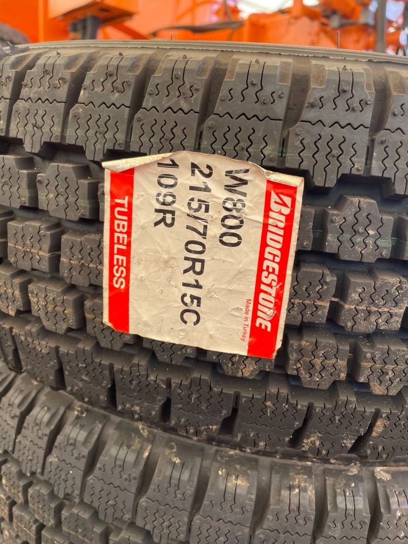 Гуми Зимни 215/70R15, снимка 2 - Гуми и джанти - 37285338