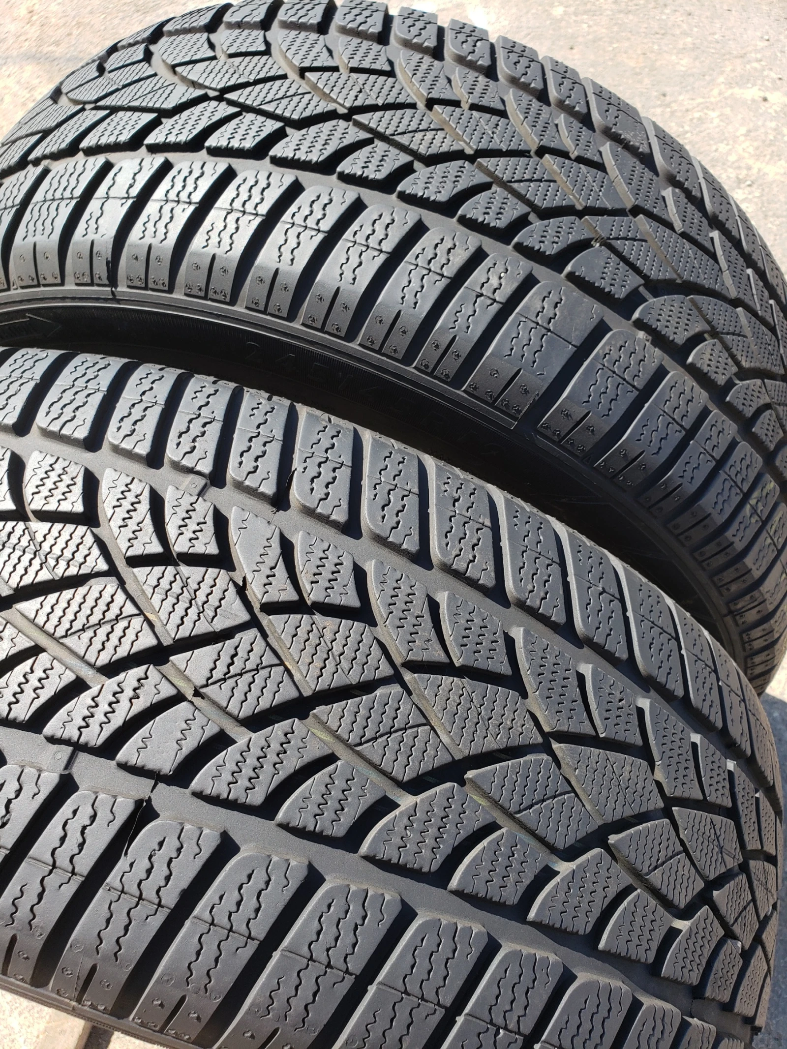 Гуми Зимни 245/45R19, снимка 3 - Гуми и джанти - 56006987