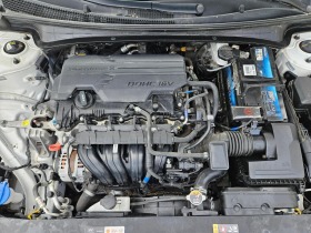 Hyundai Elantra 2.0i-AT, снимка 17 - Автомобили и джипове - 41400915