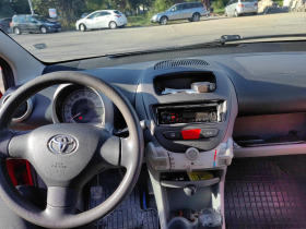 Toyota Aygo, снимка 10 - Автомобили и джипове - 45282210