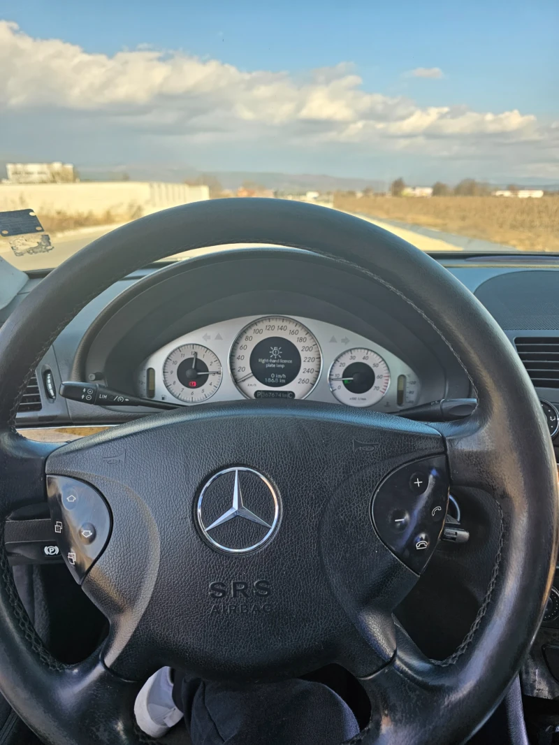 Mercedes-Benz E 500, снимка 10 - Автомобили и джипове - 48353770