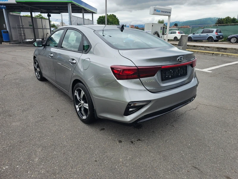 Kia Forte 1.8i, снимка 3 - Автомобили и джипове - 48924108