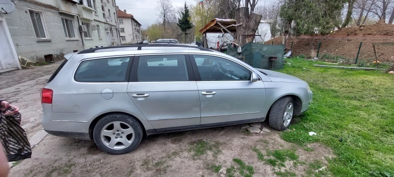 VW Passat, снимка 16 - Автомобили и джипове - 49448131