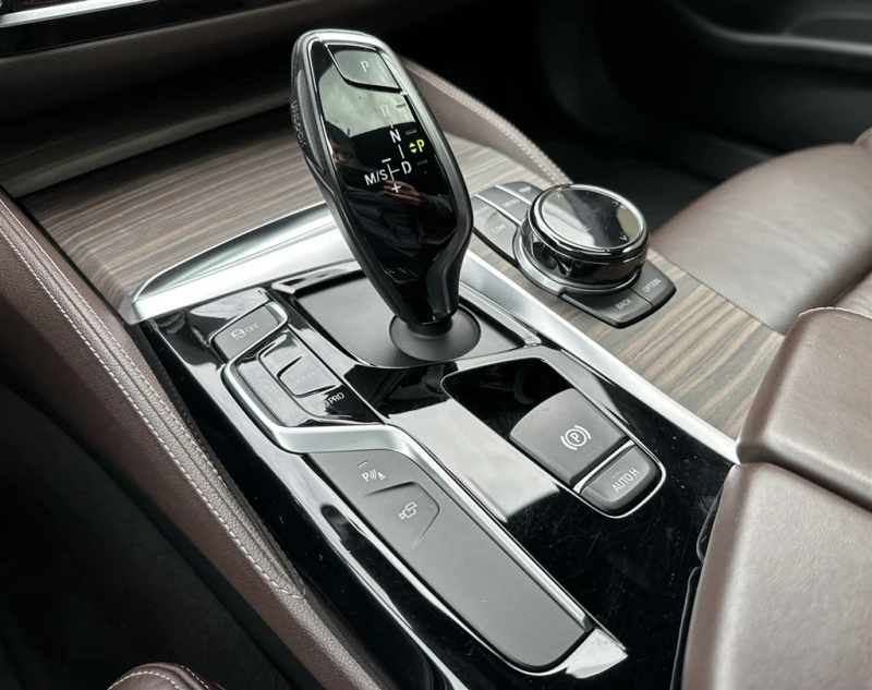 BMW 550 xDrive Sedan, снимка 11 - Автомобили и джипове - 49751281