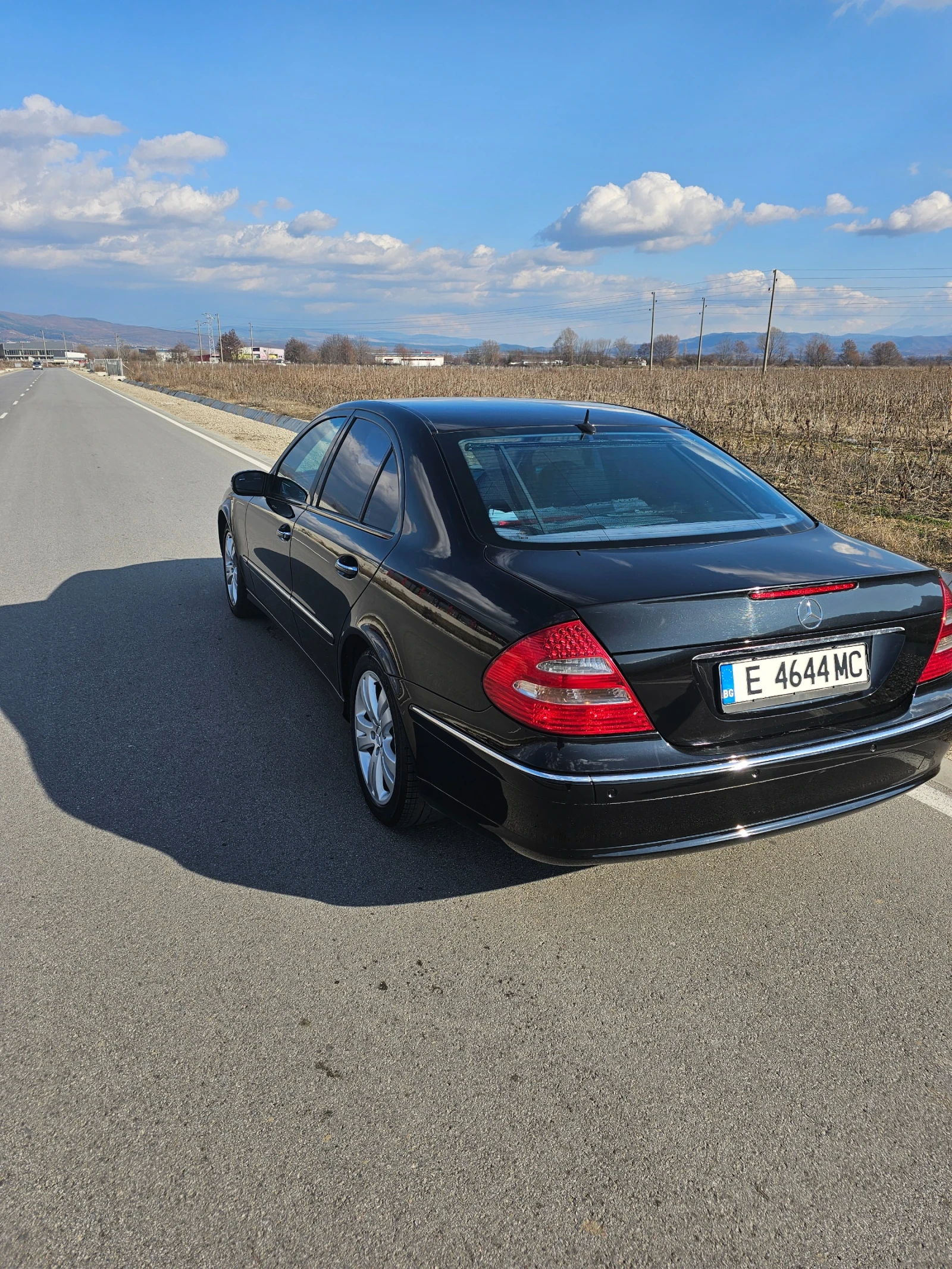 Mercedes-Benz E 500  - изображение 8